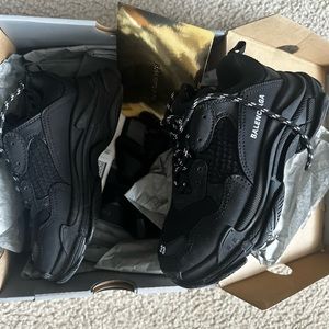 Balenciaga kids Tripple S Sneakers size 33 UK 2 US
